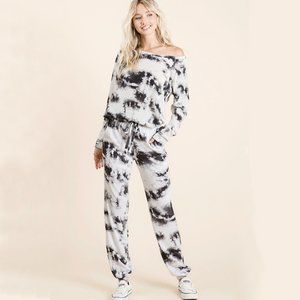 XL Black & White Tie Dye Fuzzy Lounge Jogger Set